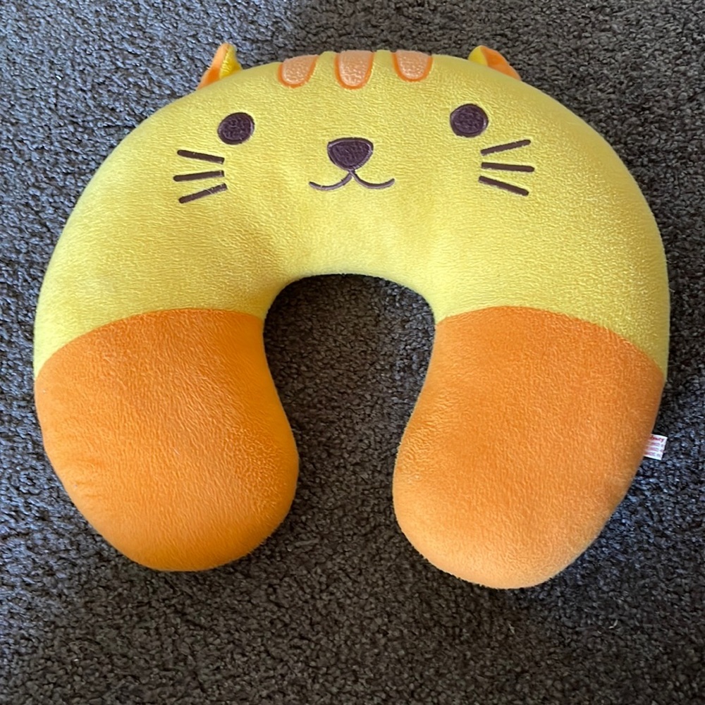 A cat plushie head rest
